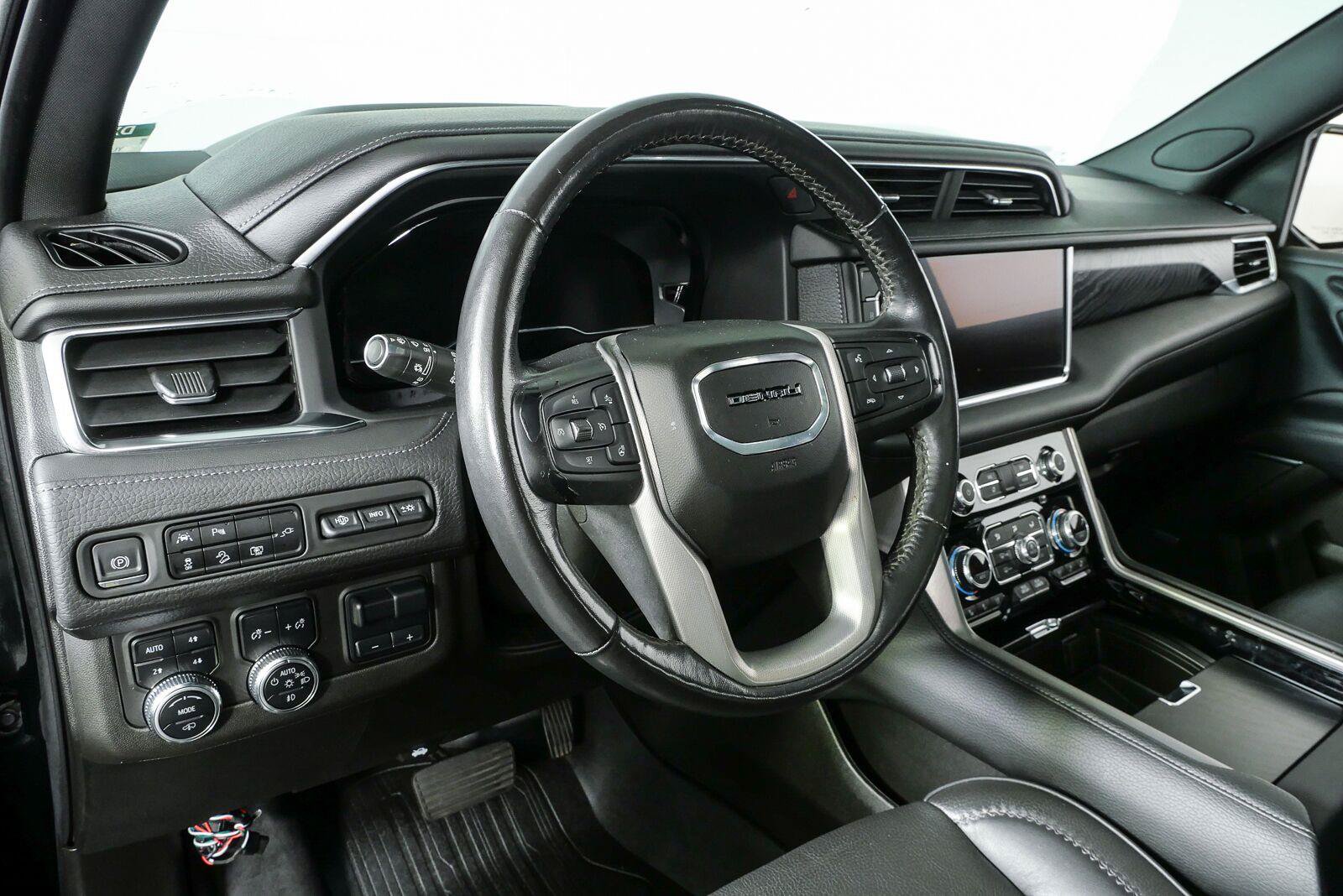 Used 2022 GMC Yukon XL Denali w/ Denali Ultimate Package AWD/4WD image 4
