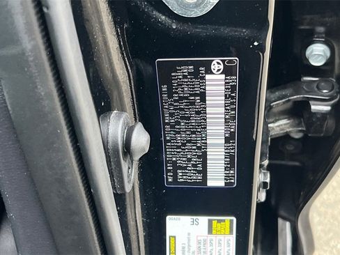 Certified 2025 Toyota Corolla LE image 30