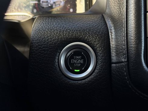 Used 2022 GMC Yukon Denali AWD/4WD image 17