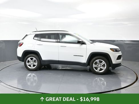 Used 2023 Jeep Compass Latitude image 4