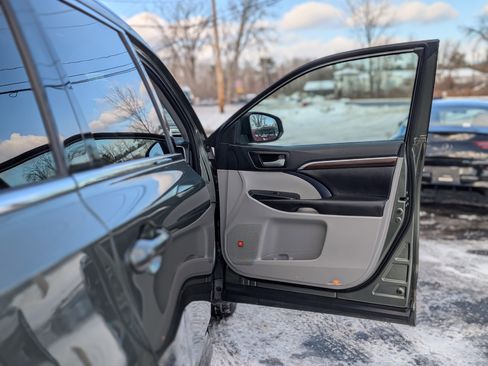 Used 2016 Toyota Highlander Limited image 46