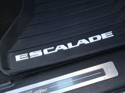 Used 2020 Cadillac Escalade Luxury image 32