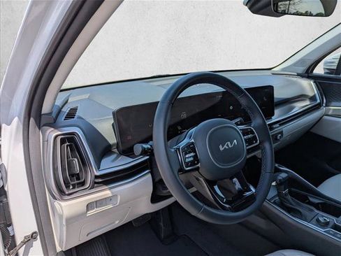 Used 2025 Kia Sorento EX w/ Panoramic Sunroof Package AWD/4WD image 12