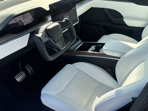 Used 2023 Tesla Model X AWD/4WD image 2