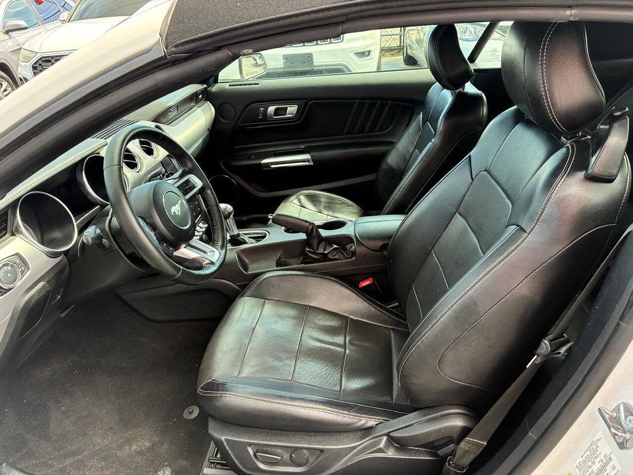 Used 2020 Ford Mustang Premium RWD image 5