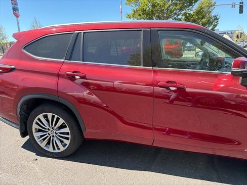 Used 2022 Toyota Highlander Platinum image 6