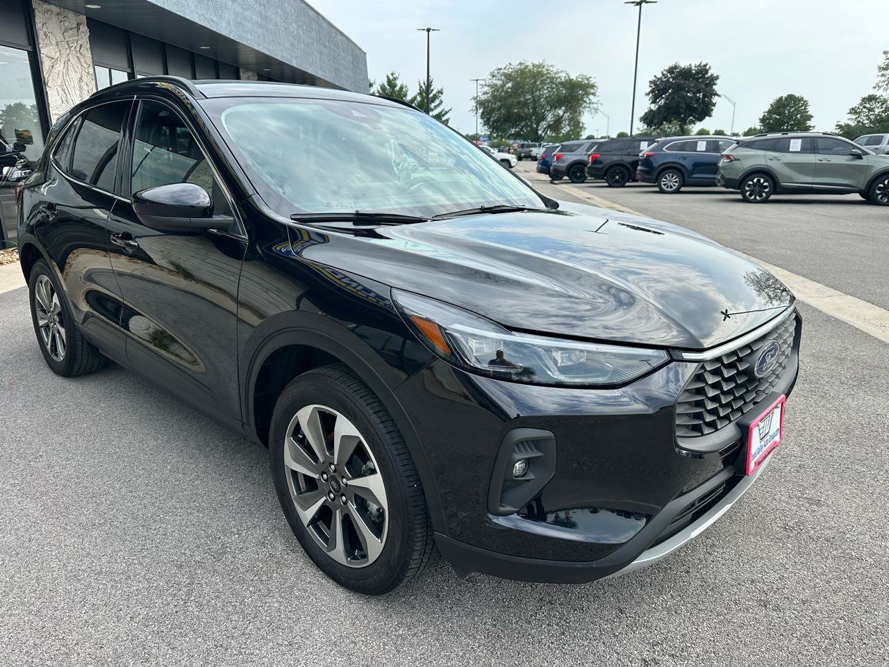 Used 2025 Ford Escape Platinum AWD/4WD image 9