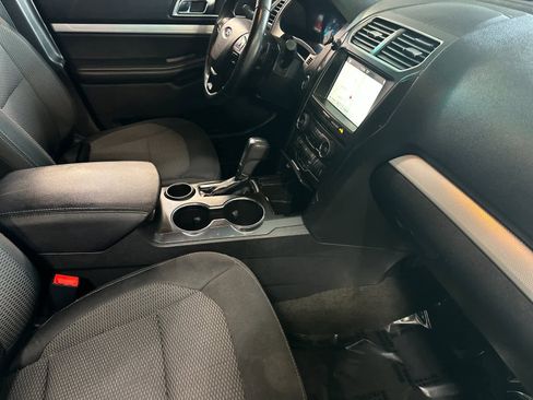 Used 2017 Ford Explorer XLT w/ Equipment Group 201A image 18