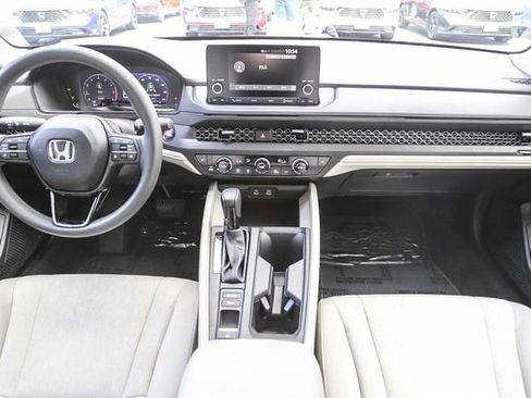 Certified 2025 Honda Accord SE image 14