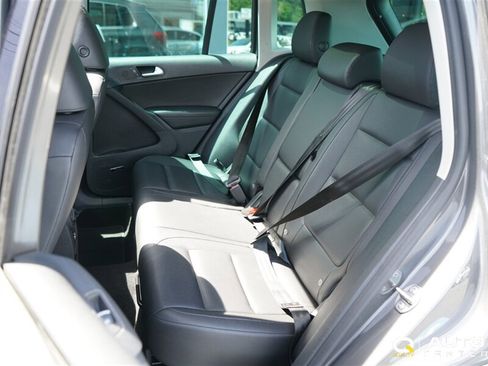 Used 2015 Volkswagen Tiguan SEL AWD/4WD image 19