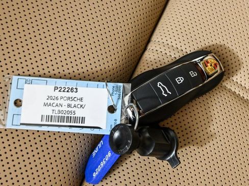 Used 2026 Porsche Macan image 40