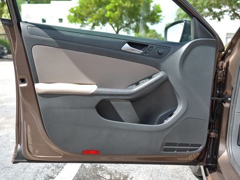 Used 2014 Volkswagen Jetta S image 14