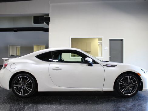 Used 2015 Subaru BRZ Limited w/ Popular Package #1B RWD image 2