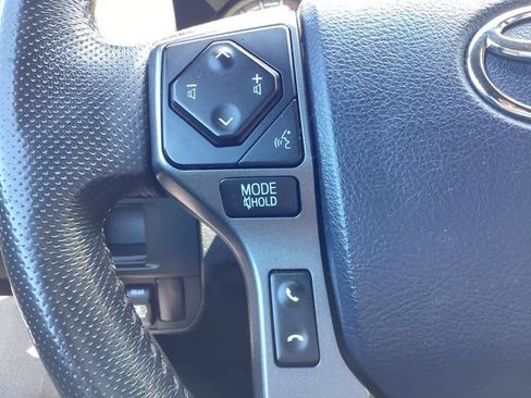 Used 2017 Toyota Tacoma TRD Off-Road AWD/4WD image 15