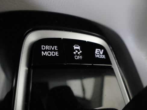 Used 2024 Toyota Corolla LE AWD/4WD image 16