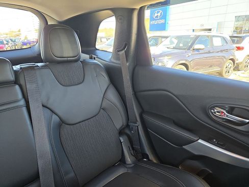 Used 2018 Jeep Cherokee Latitude Plus image 14