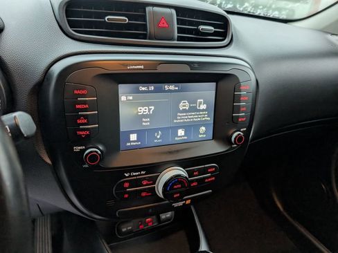 Used 2019 Kia Soul + image 20