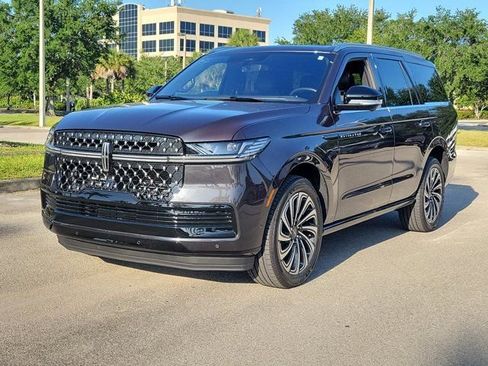 Certified 2025 Lincoln Navigator Black Label AWD/4WD image 3