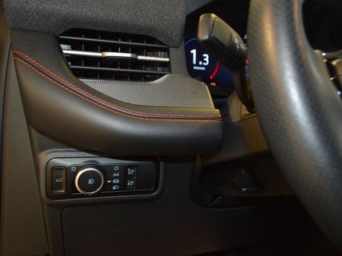 Certified 2025 Ford Explorer ST-Line image 16