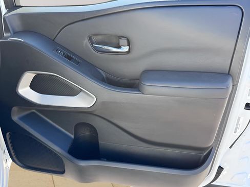 Used 2024 Nissan Frontier SV image 26