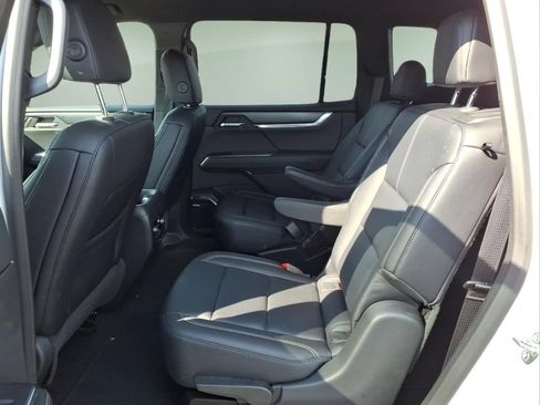 Used 2026 GMC Acadia Elevation w/ Elevation Premium Package AWD/4WD image 5