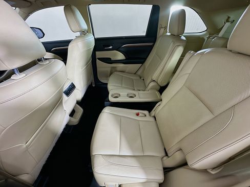 Used 2017 Toyota Highlander Limited image 29