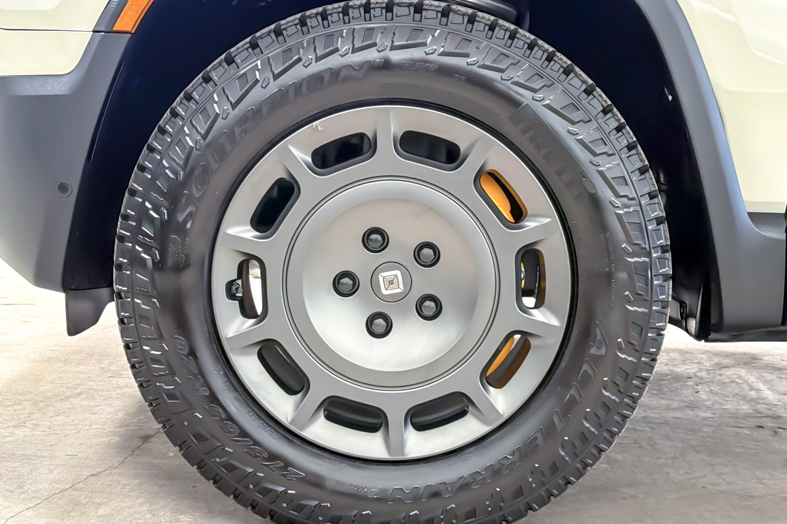 Used 2025 Rivian R1S Adventure Tri AWD/4WD image 26