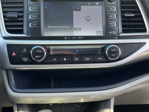 Certified 2019 Toyota Highlander XLE AWD/4WD image 16