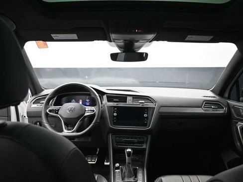Used 2024 Volkswagen Tiguan SE R-Line w/ MDO Package, Two-Row AWD/4WD image 28