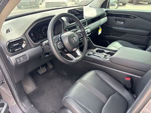 Used 2025 Honda Pilot EX-L image 9