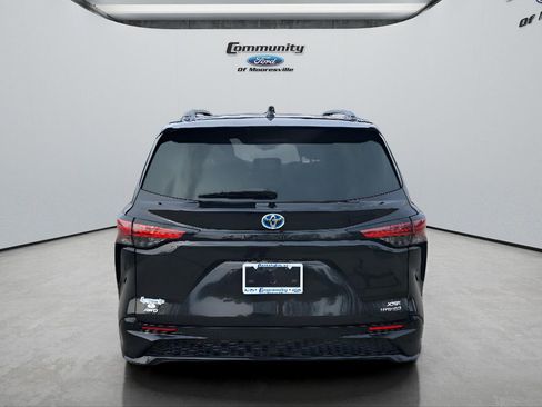 Used 2024 Toyota Sienna XSE AWD/4WD image 10