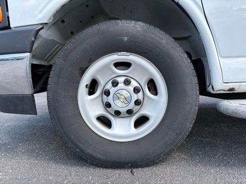 Used 2024 Chevrolet Express 2500 w/ Driver Convenience Package RWD image 17