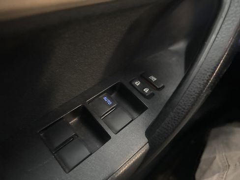 Used 2014 Toyota Corolla LE image 15