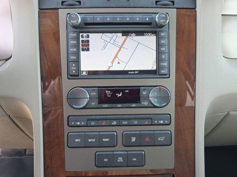 Used 2014 Lincoln Navigator Base image 23