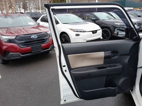 Used 2015 Scion xB Base image 9