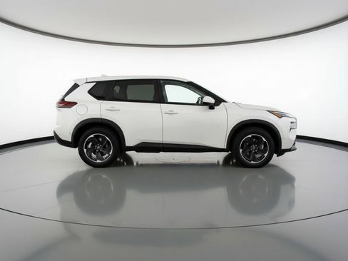Used 2025 Nissan Rogue SV image 11