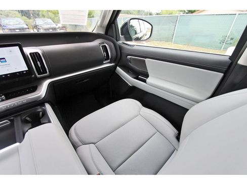 Used 2025 Ford Expedition Max Platinum w/ Driver's Package AWD/4WD image 12