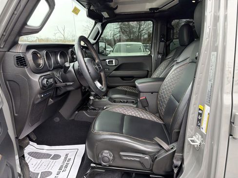 Used 2022 Jeep Wrangler Unlimited Sahara image 12