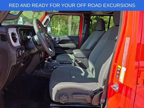 Used 2025 Jeep Wrangler Unlimited Sahara AWD/4WD image 13