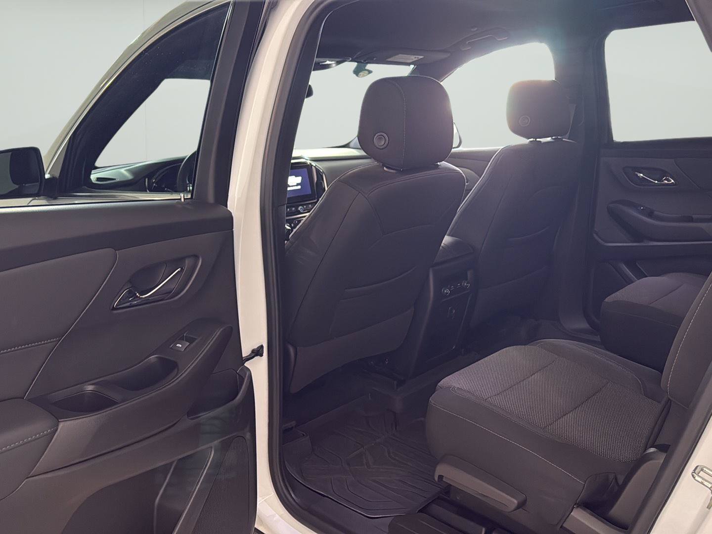 Certified 2023 Chevrolet Traverse LT w/ LPO, Floor Liner Package AWD/4WD image 9