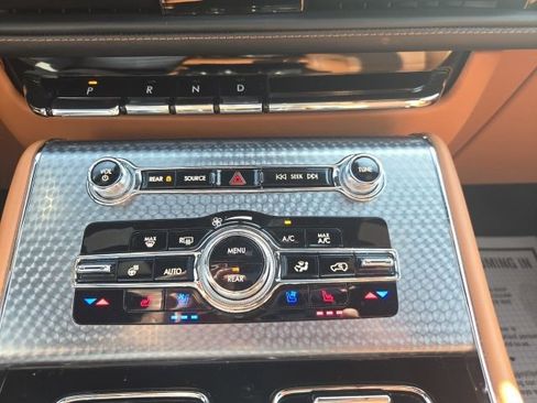 Certified 2024 Lincoln Aviator Black Label AWD/4WD image 9