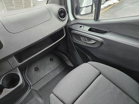 Used 2024 Mercedes-Benz Sprinter 2500 image 13