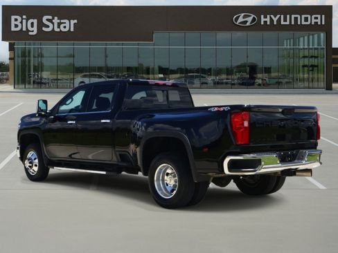 Used 2025 Chevrolet Silverado 3500 LTZ w/ LTZ Plus Package AWD/4WD image 3