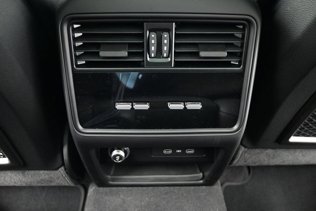 Certified 2026 Porsche Cayenne AWD/4WD image 8