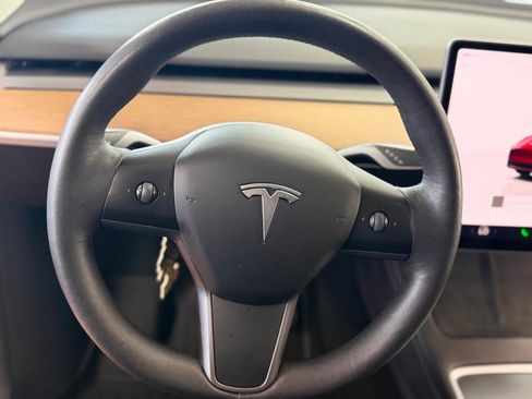 Used 2023 Tesla Model Y Long Range AWD/4WD image 23