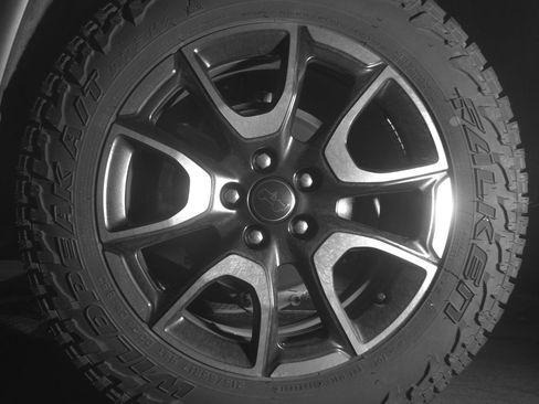 Used 2025 Jeep Compass Trailhawk image 14