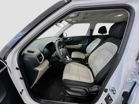Used 2025 Hyundai Venue SEL FWD image 13