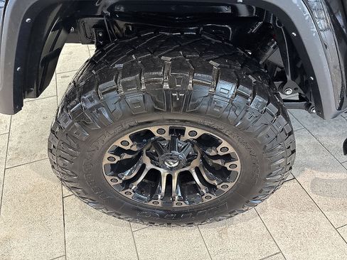 Used 2023 Jeep Gladiator Sport image 15