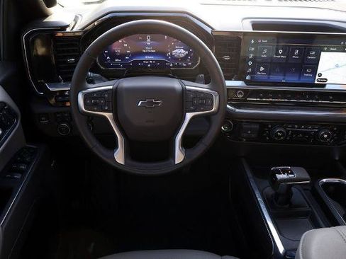 Used 2025 Chevrolet Silverado 1500 LTZ AWD/4WD image 18