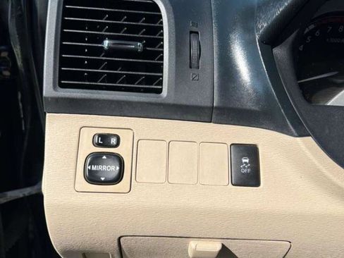 Used 2010 Toyota Venza AWD image 29